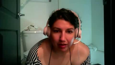 Snapshot of scumbagsmith chatting on 11/25/25, 04:07 Danni online show from 11/25/25, 04:07