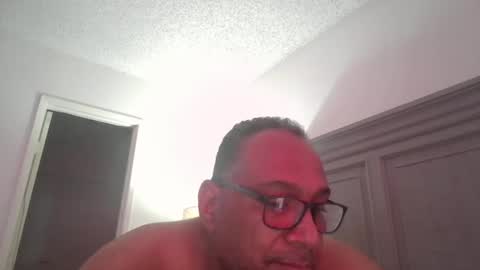 Snapshot of sdblkmale2131 chatting on 09/18/25, 04:20 sdblkmale2131 online show from 09/18/25, 04:20