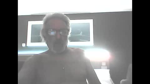 Snapshot of seantheflyer chatting on 10/10/25, 03:38 seantheflyer online show from 10/10/25, 03:38