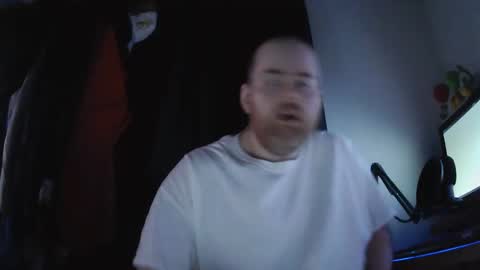 Snapshot of seanv24 chatting on 02/04/25, 04:37 seanv26 online show from 02/04/25, 04:37