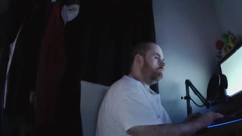 Snapshot of seanv24 chatting on 03/11/25, 02:43 seanv26 online show from 03/11/25, 02:43