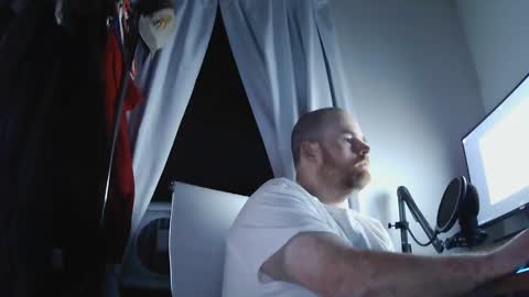 Snapshot of seanv24 chatting on 09/30/25, 02:05 seanv26 online show from 09/30/25, 02:05