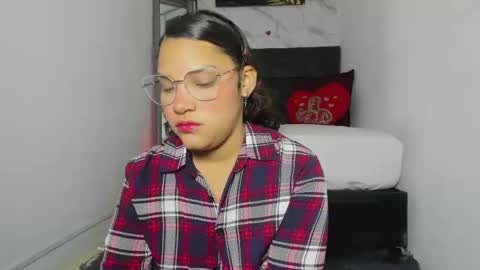 Snapshot of sebas_n_aly chatting on 10/04/25, 11:52 ely online show from 10/04/25, 11:52