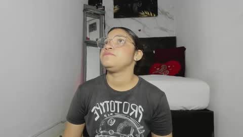 Snapshot of sebas_n_aly chatting on 10/05/25, 12:14 ely online show from 10/05/25, 12:14