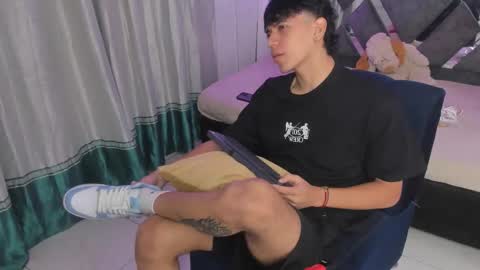 Snapshot of sebas_pretty7 chatting on 03/25/26, 12:44 sebas_pretty7 online show from 03/25/26, 12:44