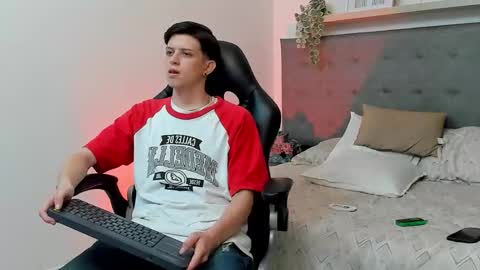 Snapshot of sebastamayo_ chatting on 02/26/26, 05:28 SEBAS online show from 02/26/26, 05:28