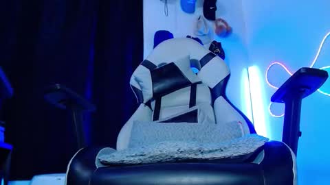 Snapshot of sebastian_025 chatting on 11/30/25, 10:47 Sebastian online show from 11/30/25, 10:47