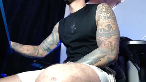 Snapshot of sebastian_025 chatting on 12/17/25, 10:10 Sebastian online show from 12/17/25, 10:10