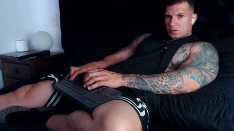 Snapshot of sebastian_muss chatting on 06/12/26, 07:13 Sebastian online show from 06/12/26, 07:13