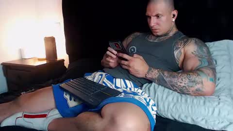 Snapshot of sebastian_muss chatting on 07/20/26, 06:32 Sebastian online show from 07/20/26, 06:32