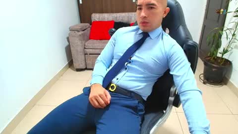 Snapshot of sebastian_oconnor77 chatting on 02/01/25, 12:16 juan sebastian online show from 02/01/25, 12:16