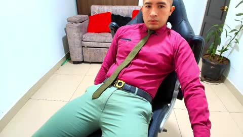 Snapshot of sebastian_oconnor77 chatting on 02/06/25, 12:05 juan sebastian online show from 02/06/25, 12:05