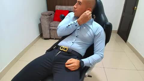 Snapshot of sebastian_oconnor77 chatting on 02/12/25, 05:05 juan sebastian online show from 02/12/25, 05:05