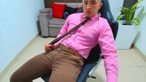 Snapshot of sebastian_oconnor77 chatting on 02/22/25, 12:40 juan sebastian online show from 02/22/25, 12:40