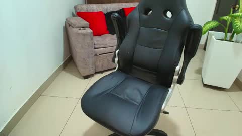 Snapshot of sebastian_oconnor77 chatting on 03/07/25, 04:00 juan sebastian online show from 03/07/25, 04:00