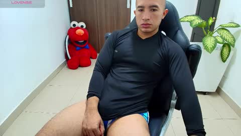 Snapshot of sebastian_oconnor77 chatting on 10/12/25, 12:37 juan sebastian online show from 10/12/25, 12:37