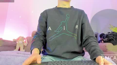     .  INDEPENDENT MODEL online show from 04/13/26, 03:34