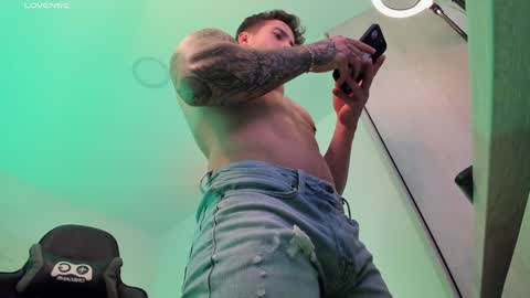 Snapshot of sebastianortizm chatting on 02/07/25, 03:55 Lucian Sinclair online show from 02/07/25, 03:55