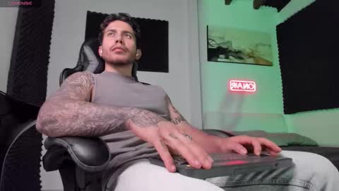 Snapshot of sebastianortizm chatting on 11/20/25, 03:50 Lucian Sinclair online show from 11/20/25, 03:50