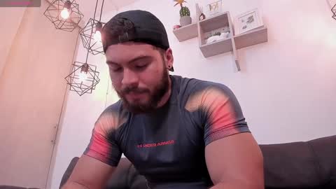 Instagram jeanpaulfit  online show from 01/12/25, 03:39