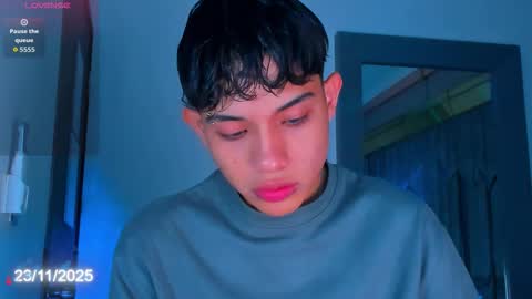 Snapshot of sebax_00 chatting on 11/23/25, 08:52 Sebastian online show from 11/23/25, 08:52