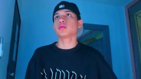 Snapshot of sebax_00 chatting on 11/30/25, 08:24 Sebastian online show from 11/30/25, 08:24