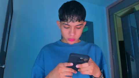 Snapshot of sebax_00 chatting on 12/05/25, 08:38 Sebastian online show from 12/05/25, 08:38