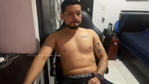 Snapshot of sebaz044 chatting on 10/25/25, 05:37 sebaz044 online show from 10/25/25, 05:37