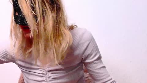 Snapshot of secretanni chatting on 12/13/24, 04:00 Anni online show from 12/13/24, 04:00