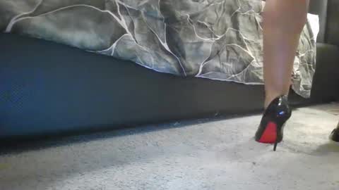 Snapshot of secretdesirecontent chatting on 02/26/25, 08:26 Priceless Domme online show from 02/26/25, 08:26