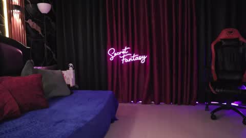 Kiki and Max online show from 06/23/26, 01:03