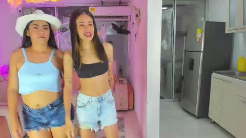 Snapshot of secrethause71605 chatting on 10/26/25, 09:53 NIKOL online show from 10/26/25, 09:53