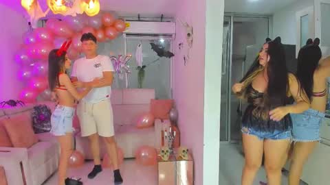 Snapshot of secrethause71605 chatting on 10/27/25, 10:47 NIKOL online show from 10/27/25, 10:47