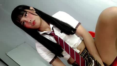 Snapshot of seduce_and_surrender chatting on 11/16/25, 06:08 YU RI online show from 11/16/25, 06:08