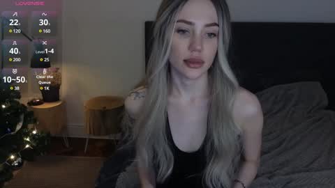 Snapshot of seduced_by_sara chatting on 12/08/24, 10:14 Sara online show from 12/08/24, 10:14