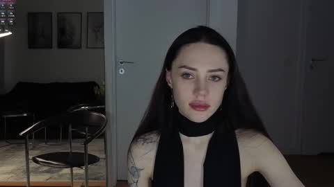 Snapshot of seduced_by_sara chatting on 10/30/25, 09:15 Sara online show from 10/30/25, 09:15