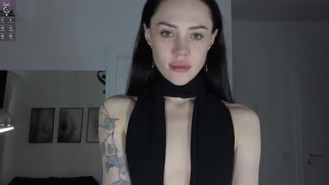 Snapshot of seduced_by_sara chatting on 11/01/25, 09:39 Sara online show from 11/01/25, 09:39