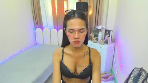 Snapshot of seductive_aliyah chatting on 05/27/26, 06:43 aliyah online show from 05/27/26, 06:43