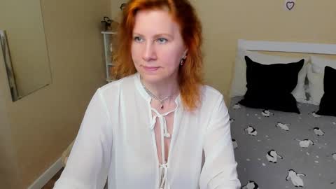 Snapshot of seductive_foxy_ chatting on 09/17/25, 03:46 seductive_foxy_ online show from 09/17/25, 03:46