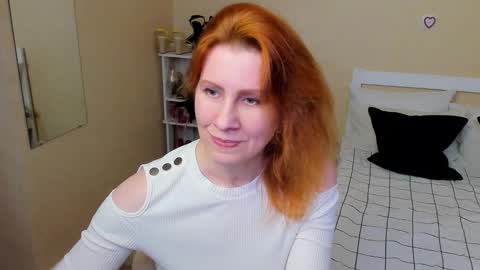 Snapshot of seductive_foxy_ chatting on 09/27/25, 08:25 seductive_foxy_ online show from 09/27/25, 08:25