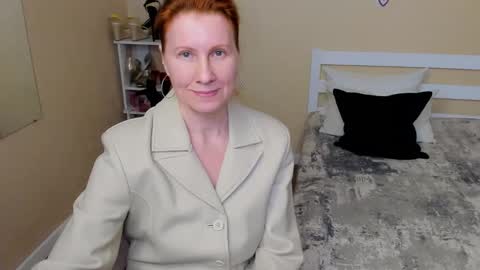 Snapshot of seductive_foxy_ chatting on 09/30/25, 02:27 seductive_foxy_ online show from 09/30/25, 02:27