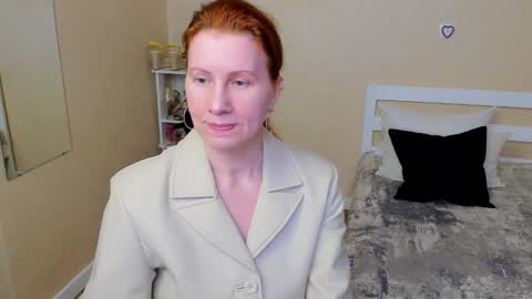 Snapshot of seductive_foxy_ chatting on 09/30/25, 03:39 seductive_foxy_ online show from 09/30/25, 03:39