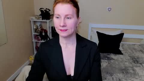 Snapshot of seductive_foxy_ chatting on 10/02/25, 03:57 seductive_foxy_ online show from 10/02/25, 03:57