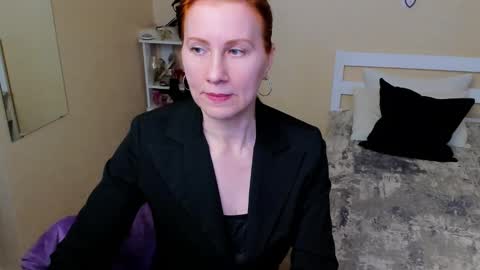 Snapshot of seductive_foxy_ chatting on 10/21/25, 10:05 seductive_foxy_ online show from 10/21/25, 10:05