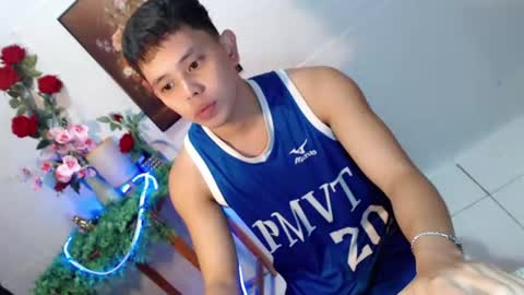 Snapshot of seductive_maxxx chatting on 06/22/26, 09:17 Max online show from 06/22/26, 09:17