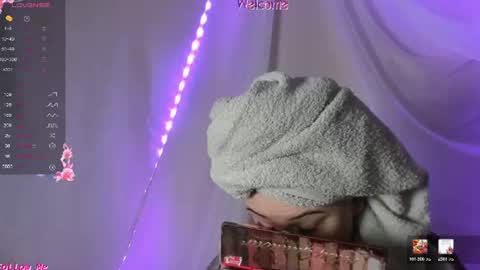 Snapshot of seductive_she_wolf chatting on 06/21/26, 07:22 seductive_she_wolf online show from 06/21/26, 07:22