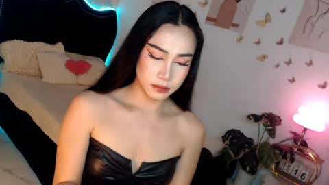 Snapshot of seductive_vana chatting on 06/15/26, 06:10 Vanessa online show from 06/15/26, 06:10