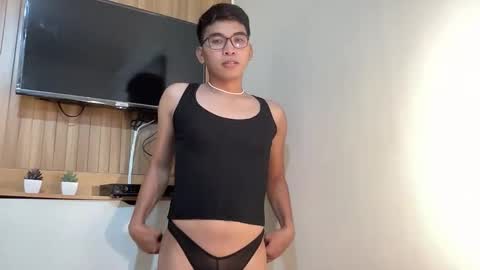 Snapshot of seductive_william chatting on 10/21/25, 05:57 William online show from 10/21/25, 05:57