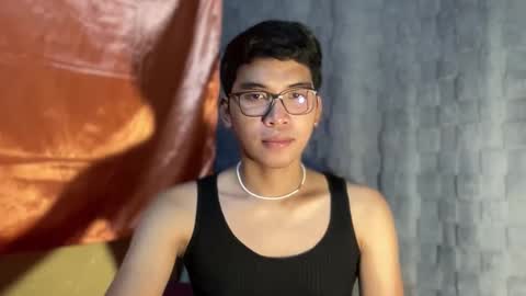 Snapshot of seductive_william chatting on 11/18/25, 04:00 William online show from 11/18/25, 04:00