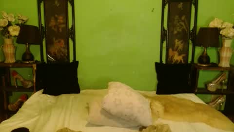 Snapshot of seductivecatxxx chatting on 03/06/25, 12:09 dyosa isabel online show from 03/06/25, 12:09